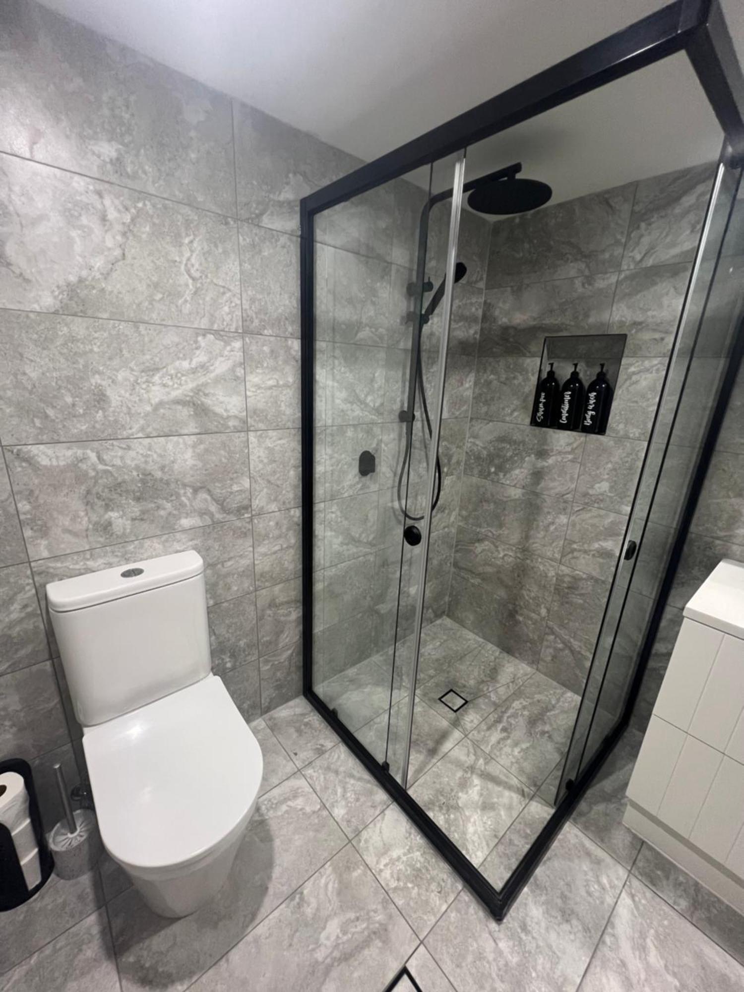 Ocean View - Alexandra Headlands Beachfront Unit Экстерьер фото